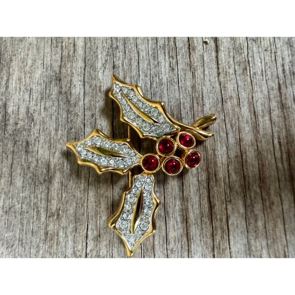 Swarovski Swan Signed Crystal Holly Leaf Red Berry Brooch Pin Retired